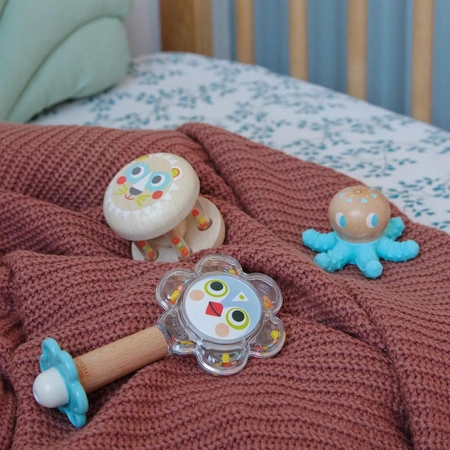 Zestaw dla malucha - 2 grzechotki i gryzak DJ06143