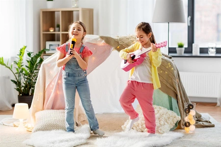 Gitara dla dzieci drewniana metalowe struny kostka- różowa