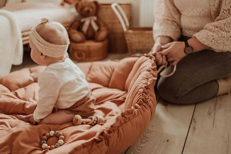 Play&Go Mata do Zabawy Gniazdo Niemowlęce Bloom Organic Tawny