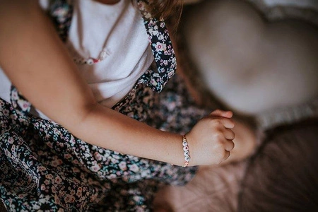 Zestaw do tworzenia biżuterii Koraliki z literkami 6+, Janod