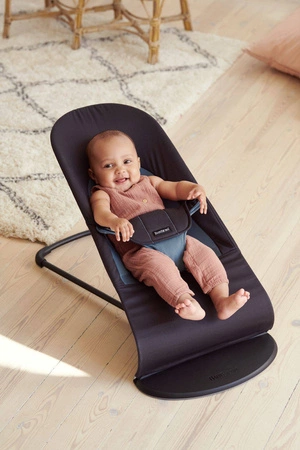 BABYBJORN - leżaczek BALANCE SOFT - Czarny / Ciemnoszary + Zabawka