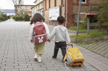 Lassig Plecak na kółkach z odczepianym stelażem 2w1 About Friends Lew