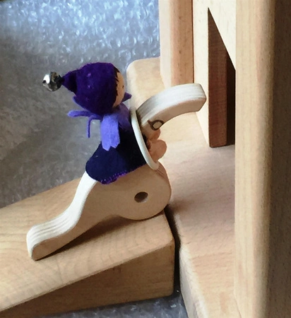 Zestaw 4 drewnianych klipsów Trigonos