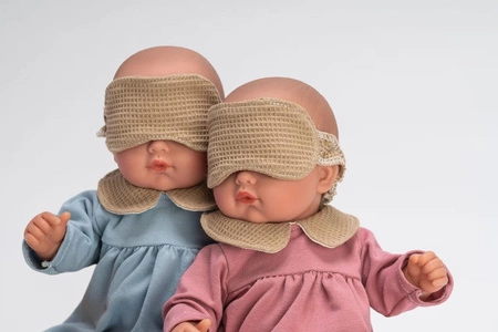 Lalka Oli w różowej piżamce Asi 0457790