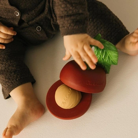 Oli & Carol Gryzak Układanka z Piłką Grzechotką Wiśnia