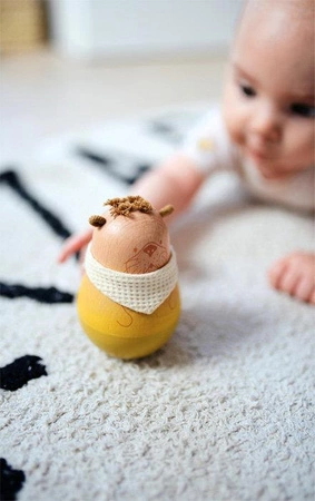 Zabawka dla niemowląt drewniana Wańka Wstańka Wydra z dzwoneczkiem 12332 Small Foot