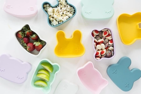 Zamykany silikonowy pojemnik Miś We Might Be Tiny - Minty Green