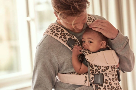 BABYBJORN ONE - nosidełko, Beż/Leopard