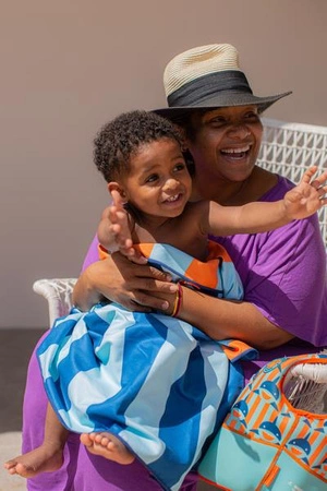 The Swim Essentials Ręcznik kąpielowy z mikrofibry 135 x 65cm Sharks 2022SE336