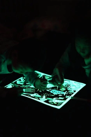 HeyDoodle Mata Silikonowa Świecąca w Ciemności do Kolorowania A4