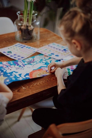 Mudpuppy Zestaw do wyklejania Naklejki holograficzne 200+ szt. z plakatem Magiczne jedronożce 4+