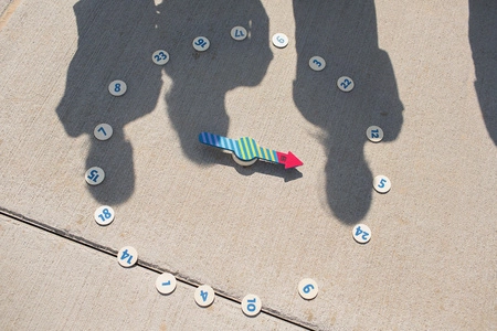 BS Toys, drewniana gra zręcznościowa XXL Strzała kolorów i zadań