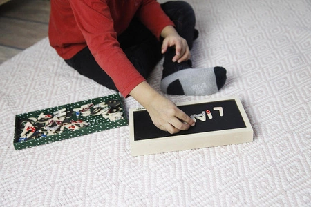 Literki magnetyczne w pudełku Micki