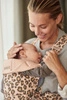 BABYBJORN MINI Cotton – nosidełko, Beż/Leopard