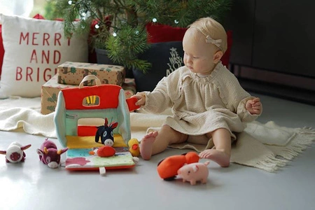 LILLIPUTIENS Rozkładany domek Farma z 6 zwierzątkami, rolnikiem i traktorem 18 m+