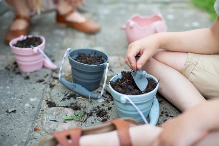 Silikonowe Wiaderko z łopatką Scrunch - Błękitny