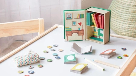 Petit Collage Gra Opowiadanie Historii Biblioteczka