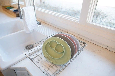 EZPZ Silikonowy talerzyk z podkładką mały 2w1 Mini Mat biały