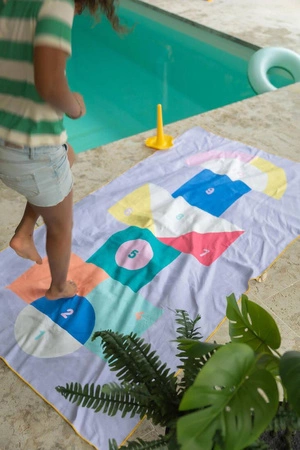QUUT Dwustronny ręcznik plażowy PlayTowels L (180 x 100cm) Hopscotch