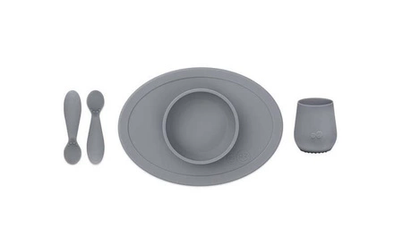 EZPZ Komplet pierwszych naczyń silikonowych First Foods Set szary + kubeczek Tiny Cup GRATIS szary