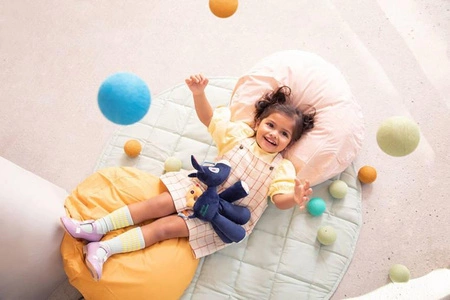 LILLIPUTIENS Przytulanka dźwiękowa galopujący Osiołek Ignace 9 m+