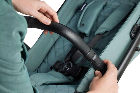 Easywalker Jackey XL Przestronny, samoskładający się wózek spacerowy z kołami XL Forest Green