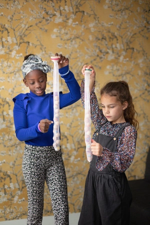 BS Toys, sensoryczna gra - Nawlekanka gąsienica