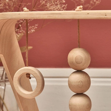 Charlie Crane Pałąk Edukacyjny NAHO z drewnianymi zabawkami