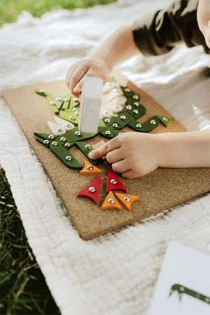 Przybijanka układanka dla dzieci Świat smoka 12358 Small Foot