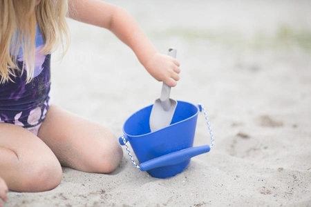 Składane wiaderko do wody i piasku Scrunch Bucket - Rust