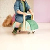 LILLIPUTIENS Drewniany jeździk 2 w 1 z miękkim siedziskiem i torebką Smok Joe 12 m+