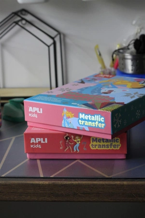 Zestaw artystyczny kalkomanii z folią Apli Kids - Księżniczki