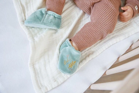 Kaloo Zestaw prezentowy 2 w 1 Myszka (grzechotka + buciki) kolekcja Petites Chansons