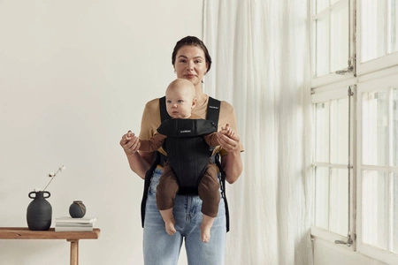 BABYBJORN MINI 3D Mesh – nosidełko, Czarny