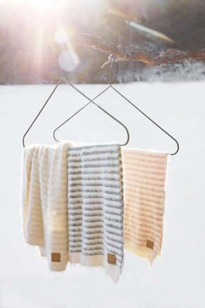 Elodie Details - Kocyk Furry Knit - Berry Blue