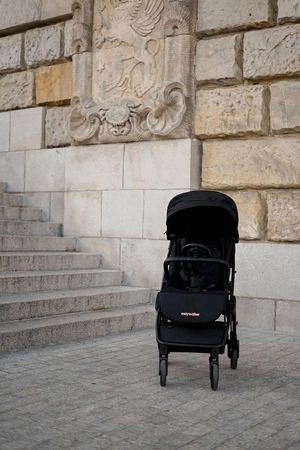 Easywalker Jackey Special Edition Kompaktowy, samoskładający się wózek spacerowy z torbą transportową Gold