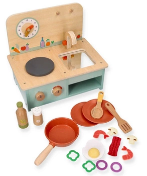 Mała drewniana kuchnia z akcesoriami