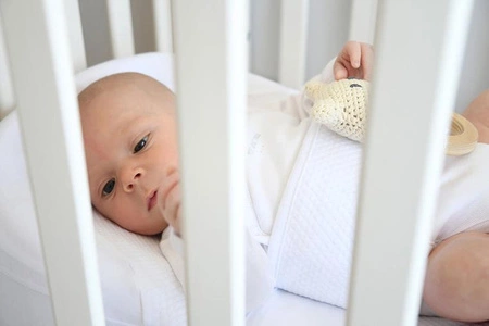 Red Castle Ergonomiczny materac dla niemowląt Cocoonababy Fleur de coton® Blanc