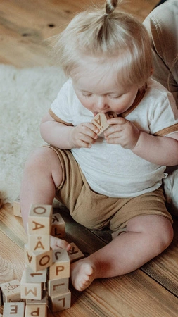 Klocki drewniane z literami Micki 36 Premium