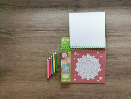 Kolorowanka z kredkami Apli Kids - Mandala