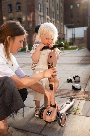 Zestaw SCOOTANDRIDE Highwaykick 1 Push and Go 2w1 Jeździk i hulajnoga z rączką do prowadzenia 1-5 lat Mocha + Kask Rozmiar XXS
