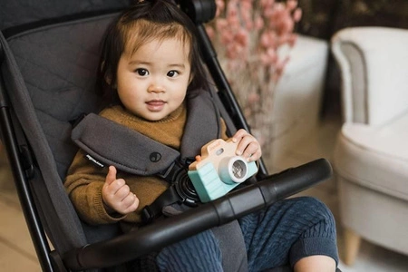 Easywalker Jackey Kompaktowy, samoskładający się wózek spacerowy z torbą transportową Marble Grey