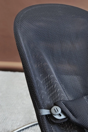 BABYBJORN - leżaczek BLISS MESH - Antracytowy + Zabawka Googly Eyes Pastels