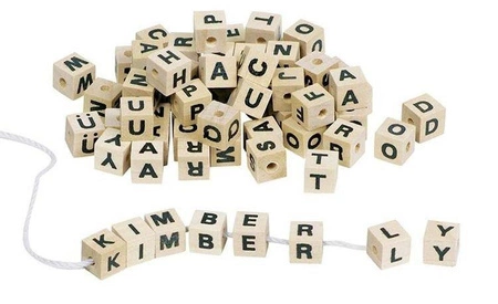 Naturalne kosteczki z literkami do nawlekania, goki