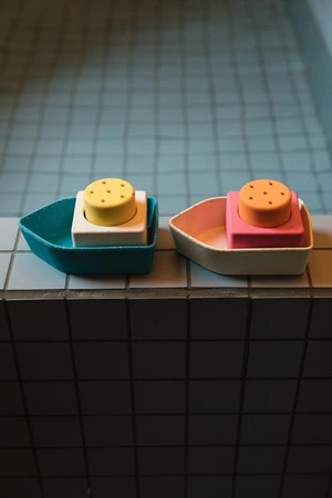 Oli&Carol Zabawka do Kąpieli Łódka z Recyclingu Yellow