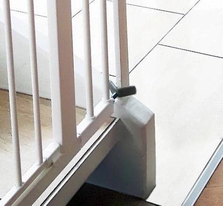 Baby Dan - Uchwyt do montowania bramek ochronnych w nietypowych miejscach