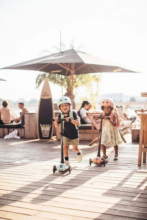 SCOOTANDRIDE Highwaykick 3 LED Hulajnoga składana ze świecącymi kółkami 3+ Kiwi