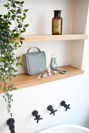 Beaba Kosmetyczka z 9 akcesoriami do pielęgnacji niemowląt Sage green