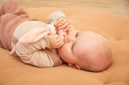 Kaloo Zestaw prezentowy 3 w 1 Królik (komforter + gryzak + buciki) brzoskwiniowy Lapinoo