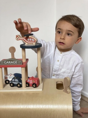 Drewniany garaż z samochodami | Egmont Toys®